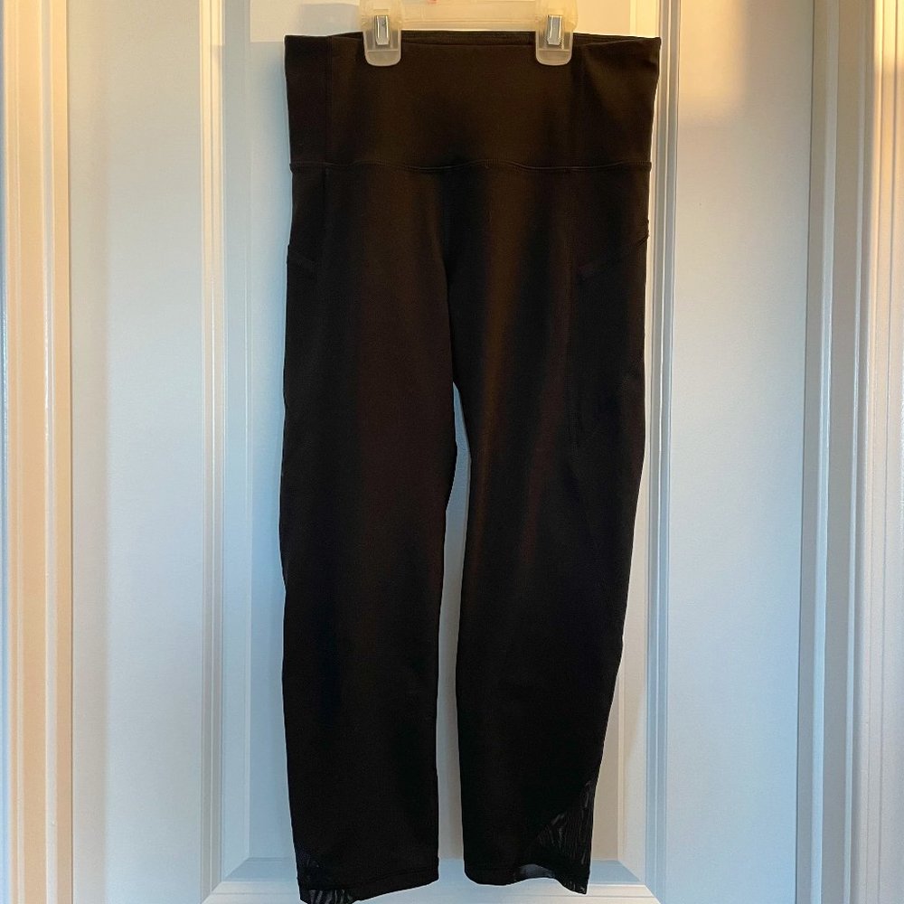 Old Navy Active black capri length leggings - medium